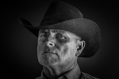 严重的牛仔图片下载