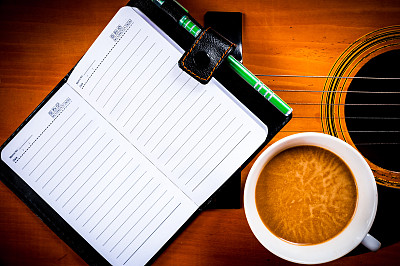 咖啡杯和书图片下载