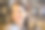 餐馆里年轻美女的肖像图片下载