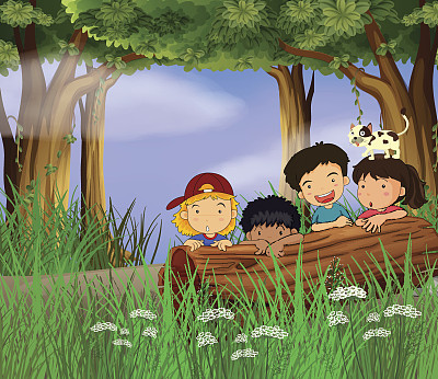 四个孩子在森林里玩耍图片下载