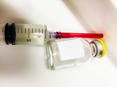 针筒和小瓶图片下载