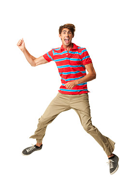 兴奋的年轻人跳跃-孤立图片下载