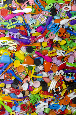 字母和彩色玩具图片下载