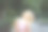 小女孩在秋千上玩得很开心图片下载