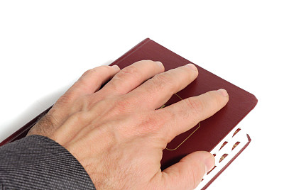 手上拿一本书图片下载