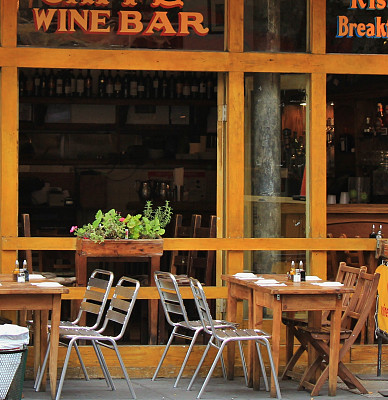 纽约市餐厅与人行道座位图片下载