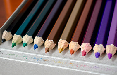 一套彩色铅笔的创意图片下载