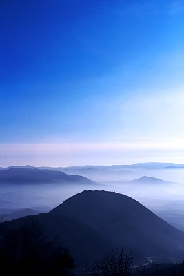 蓝天山川图片下载