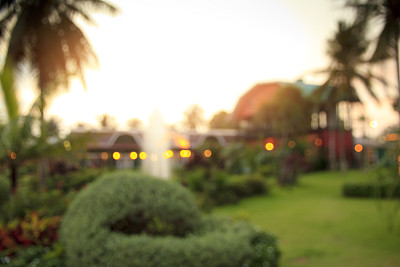 库存照片:模糊的背景:户外餐厅在nig图片下载