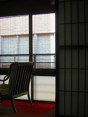 椅子和窗户图片下载