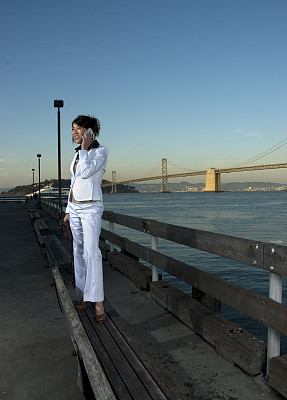 在谈话中图片下载