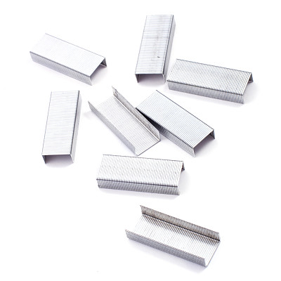 斯台普斯，靠近白色背景图片下载