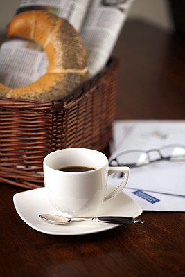 早晨喝咖啡图片下载