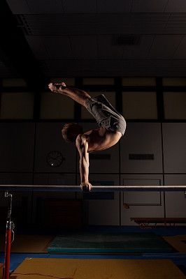 单杠锻炼图片下载