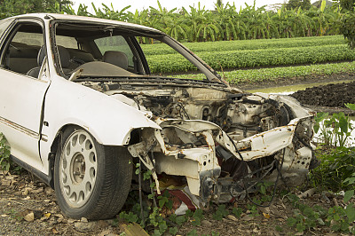 汽车残骸坠毁粉碎模具碰撞醉酒损坏修复损失图片下载