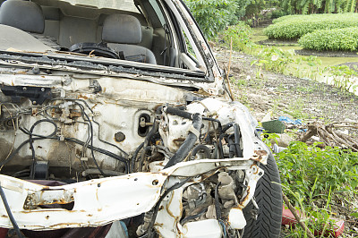 汽车残骸坠毁粉碎模具碰撞醉酒损坏修复损失图片下载