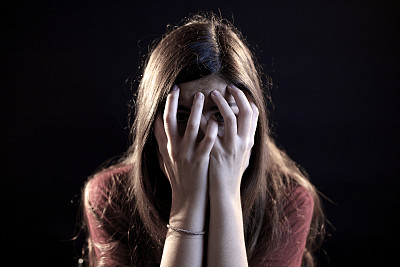 女人害怕图片下载