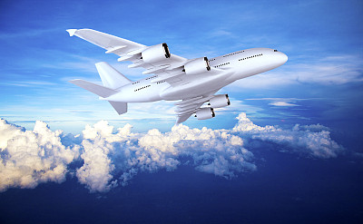 云上的飞机图片下载