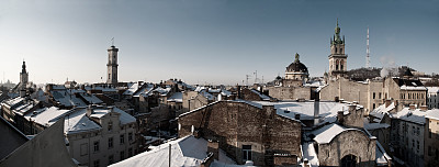 冬季的利沃夫，乌克兰的黑白图片下载