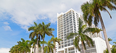 春天，迈阿密海滩沿岸的建筑。图片下载