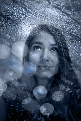 雨天天气城市女人图片下载