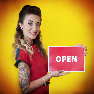 的女孩海报图片下载