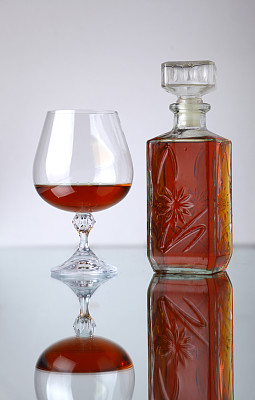 一杯白兰地图片下载