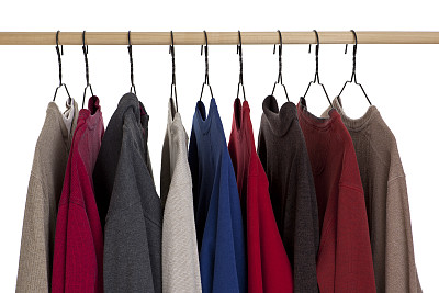 挂在衣架上的衬衫图片下载