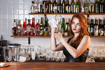 酒保图片下载