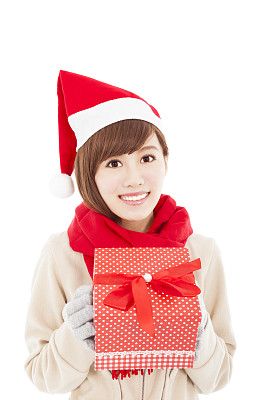 快乐的亚洲年轻女子与圣诞礼物盒素材图片