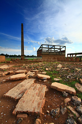 废弃的建筑物里图片下载