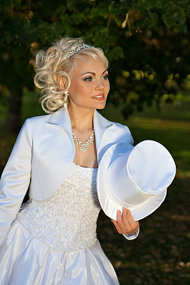 公园里的漂亮女孩图片下载