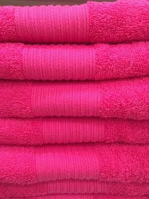 热粉色毛巾塔图片下载