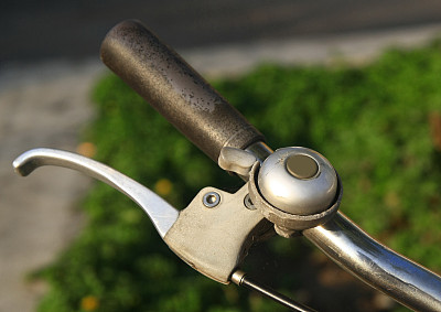 自行车把手和车铃图片下载