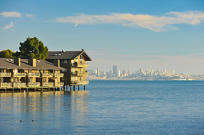 水上两层公寓图片下载