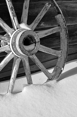 冬天马车轮图片下载