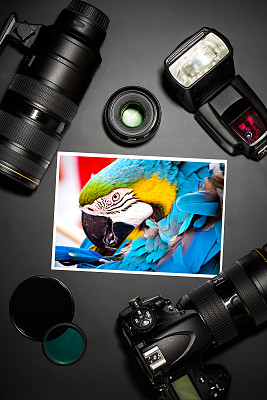 黑色背景上的镜头和图像图片下载