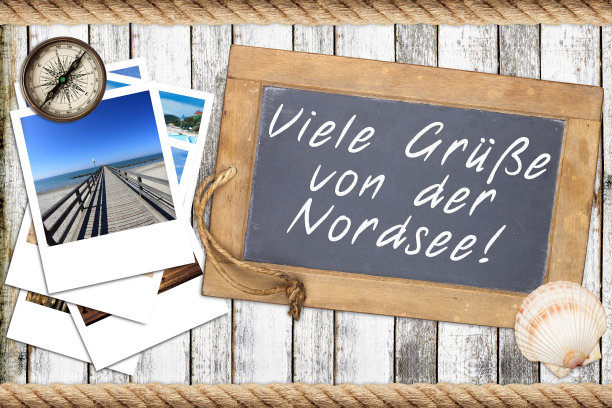 木墙，旧石板黑板和即时图片图片下载