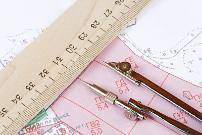 用测量仪器和尺子绘制地区地形图图片下载