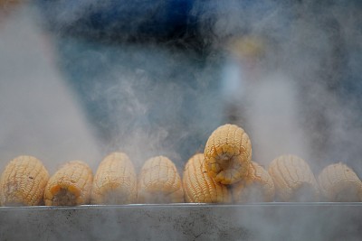 烟煮玉米，煮玉米图片下载