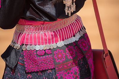 传统山部落银饰。图片下载