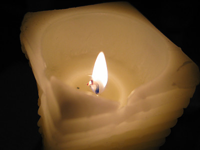 广场的蜡烛图片下载