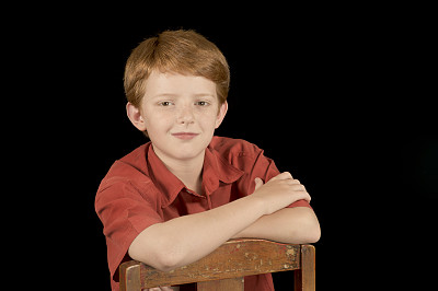 自信的男孩图片下载