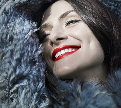 华丽复古的微笑图片下载