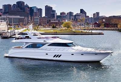 游艇在城里图片下载