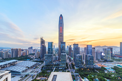 深圳暮色中的天际线图片下载