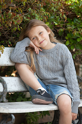 微笑的女孩图片下载