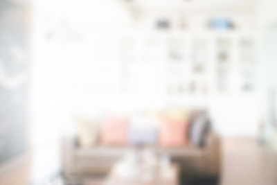 模糊形象的现代客厅内部与豪华沙发图片下载