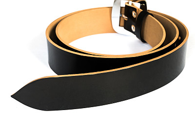 黑色闪亮带扣皮带图片下载