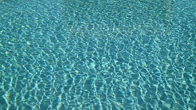 游泳池美丽的水面图片下载